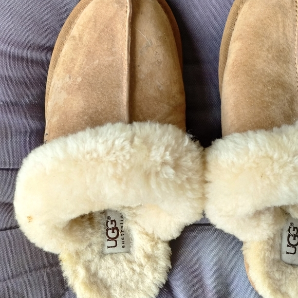 Ladies UGGS - Picture 3 of 4
